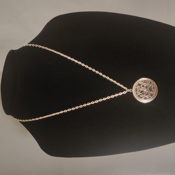 Aroma Diffuser Necklace - Picture 2 of 7